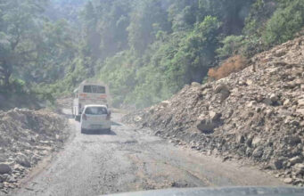 Uttarakhand: ऋषिकेश-गंगोत्री हाईवे पर इस बरसात में उभरे नए डेंजर जोन, जोखिम के बीच लोग सफर करने को मजबूर