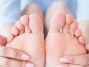 पैरों में दिखते हैं खराब ब्लड सर्कुलेशन के ये 7 लक्षण, नजर आते ही लेनी चाहिए सलाह a