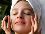 ग्रीन टी टोनर से लेकर आइस फेशियल तक: 7 स्किनकेयर हैक्स देंगे ऐसा ग्लो कि सब पूछेंगे खूबसूरती का राज a