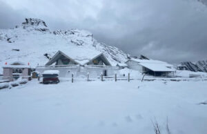 Hemkund Sahib: आज बंद होंगे हेमकुंड साहिब और लोकपाल लक्ष्मण मंदिर के कपाट, पूरा क्षेत्र बर्फ से ढका