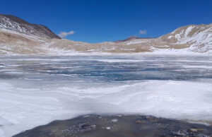 Badrinath Weather: भारत-चीन सीमा पर कड़ाके की ठंड, 18 हजार फीट की ऊंचाई पर जम गई देवताल झील