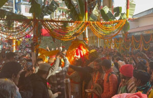 Uttarakhand: द्वितीय केदार मदमहेश्वर की डोली शीतकालीन गद्दीस्थल ओंकारेश्वर पहुंची, भक्ताें ने किया स्वागत