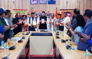 Dehradun: उत्तराखंड का नया राजनीतिक इतिहास पुस्तक का विमोचन, सीएम धामी ने किया आह्वान बुके नहीं बुक दीजिए