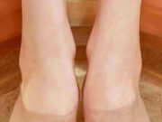 रोज सिर्फ 15 मिनट गर्म पानी में भिगोएं अपने पैर, सेहत से जुड़ी इन 6 परेशानियों से मिल जाएगा छुटकारा 7