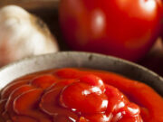 क्या आपका बच्चा हर चीज़ में केचअप डालता है? जानिए इसके 7 छुपे खतरों के बारे में a