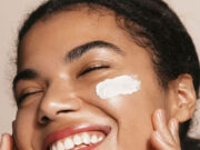 गेहूं का आटा + दूध + हल्दी: चेहरे पर लगाए और पाएं झकास ग्लो | मिनटों में चमकती त्वचा का घरेलू नुस्खा a