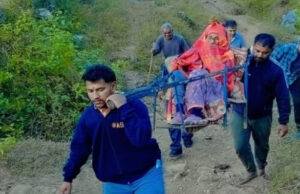 Uttarakhand: डोली पर टिकी जिंदगी…70 परिवारों ने छोड़ दिया पभ्या, अब बचे सिर्फ 40 परिवार, गांव से चार KM दूर है सड़क