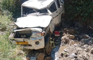 Uttarakhand: चमोली में गड़कोट के पास वाहन खाई में गिरने से चालक की मौत, 2 घायल, एक को एयरलिफ्ट कर लाया गया एम्स ऋषिकेश