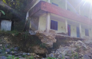 Nanital: कैमरा बंद…तो खत्म हुई मदद, मानसून बीता तो भूल गए नेता-अफसर, आपदा से बेघर हुए परिवार, बस गूंज रही सिसकियां