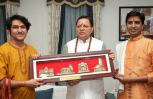 Uttarakhand: उत्तराखंड रजत जयंती, संतों ने सीएम धामी को दिया आशीर्वाद, दी देवभूमि के धर्म संरक्षक की उपाधि