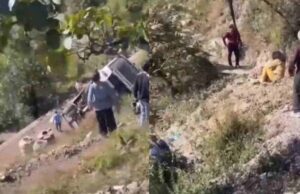 टिहरी गढ़वाल में दर्दनाक हादसा: कुंजापुरी दर्शन जा रही गुजरात की बस दुर्घटनाग्रस्त, 5 श्रद्धालुओं की मौत