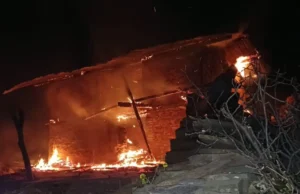 Uttarkashi: दो मंजिला मकान में लगी आग, जान बचाकर भागे लोग, ढाई महीने की बच्ची की जलकर माैत