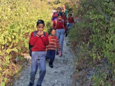 Bear Terror: रुद्रप्रयाग के लाटधार तोक में स्कूल जा रहे बच्चों को दिखा भालू, शोर मचाया…फिर जान बचाकर भागे