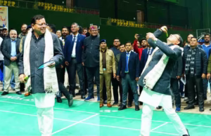 Dehradun: सीएम धामी ने थामा रैकेट..फिट और फोकस्ड रहने का दिया संदेश…बैडमिंटन कोर्ट में दिखा अलग अंदाज