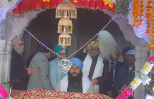 Veer Bal Diwas: कीर्तन में गुरुद्वारे पहुंचे सीएम धामी, नन्हें वीरों को किया याद, कहा-ये बलिदान नहीं भुला सकते