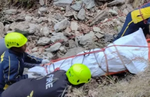 Uttarakhand: चंपावत में भीषण सड़क हादसा, 200 मीटर गहरी खाई में गिरी बारातियों की कार, मां-बेटा समेत 5 लोगों की मौत