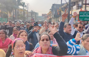 Kotdwar: अंकिता हत्याकांड की सीबीआई जांच की मांग, सड़कों पर उतरे कई संगठनों के लोगों ने किया प्रदर्शन