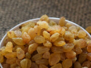 किशमिश के 6 चमत्कारी फायदे, पेट से लेकर दिल तक सेहत का रखे पूरा ध्यान 💛 7