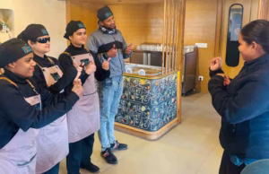 Uttarakhand: राष्ट्रीय युवा दिवस: खामोशी से ‘द साइलेंट बिस्ट्रो’ में सपने साकार कर रहे युवा, इशारों में ही समझते हैं बात