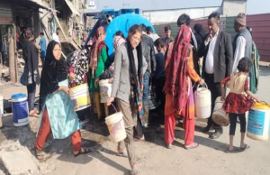 Haldwani News: इंदिरानगर में तीन दिन से ट्यूबवेल खराब, टैकरों की सप्लाई से तर हो रहे गले