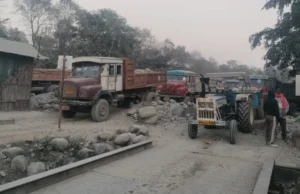 Haldwani: ई-रवन्ना में खराबी से नदी में फंसीं 5000 से ज्यादा गाड़ियां, ड्राइवर गौला में बिताएंगे सर्द रात