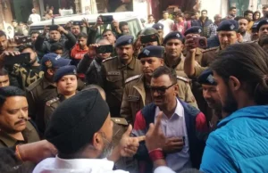 Kotdwar: मुस्लिम व्यक्ति ने दुकान का नाम रखा ‘बाबा’, बजरंग दल के कार्यकर्ताओं का हंगामा, भारी पुलिस बल तैनात