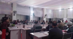 Uttarakhand: बदरीनाथ में सिंहद्वार से आगे अब मोबाइल ले जाने पर बैन, गढ़वाल आयुक्त ने जारी किए निर्देश