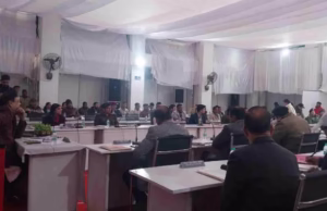 Uttarakhand: बदरीनाथ में सिंहद्वार से आगे अब मोबाइल ले जाने पर बैन, गढ़वाल आयुक्त ने जारी किए निर्देश