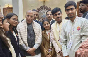 Uttarakhand: देवप्रयाग के छात्र उदय ने दिया नशा मुक्ति के लिए डिजिटल मॉडल, रक्षा मंत्री ने किया सम्मानित