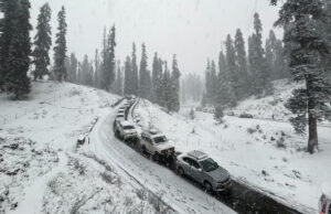 Uttarakhand Weather: बारिश से लौटी ठंड, पांच जिलों के ऊंचाई वाले क्षेत्रों में आज बर्फबारी के आसार