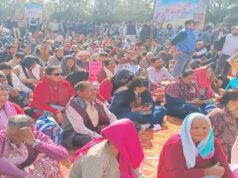 Dehradun: महापंचायत में उमड़ी भीड़, अंकिता भंडारी के माता पिता और पूर्व सीएम हरीश रावत भी पहुंचे