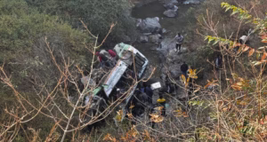 Uttarakhand: देहरादून में खाई में गिरी हिमाचल रोडवेज की बस, चालक समेत चार की मौत, कई घायल