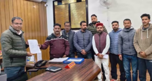 Uttarakhand: निर्माणाधीन भवन में नमाज पढ़ने का वीडियो वायरल, दोनों पक्षों को बुलाकर की वार्ता, प्रशासन सतर्क