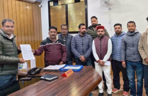 Uttarakhand: निर्माणाधीन भवन में नमाज पढ़ने का वीडियो वायरल, दोनों पक्षों को बुलाकर की वार्ता, प्रशासन सतर्क