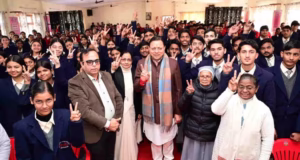 Dehradun: परीक्षा पे चर्चा…सीएम धामी बोले-स्कूली परीक्षा चुनौती नहीं बल्कि परिपक्व होने का एक पड़ाव