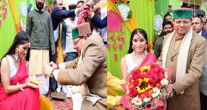 CM Dhami: बूथ अध्यक्ष के घर पहुंचे मुख्यमंत्री, बेटी के विवाह में शामिल होकर दिया आशीर्वाद