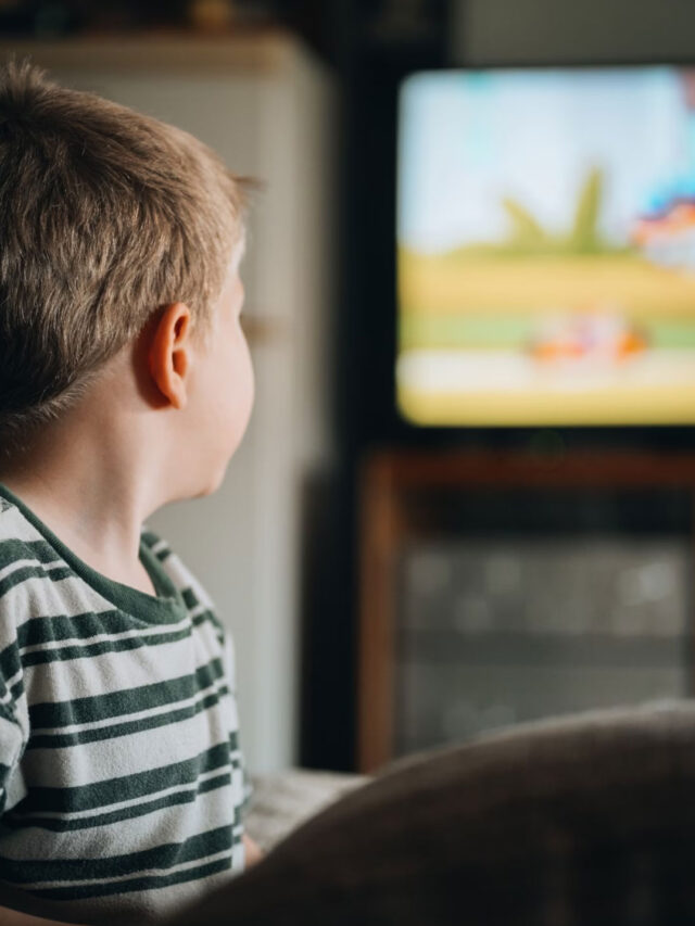 स्क्रीन टाइम बढ़ा तो बढ़ेंगी ये 6 समस्याएँ