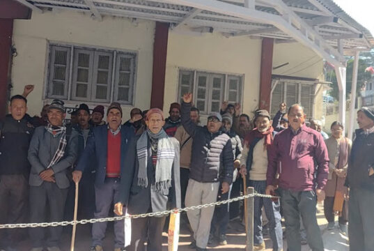 Nainital News: वर्कचार्ज कर्मचारियों ने लोनिवि में किया प्रदर्शन, पेंशन मांगों को लेकर नाराजगी जताई