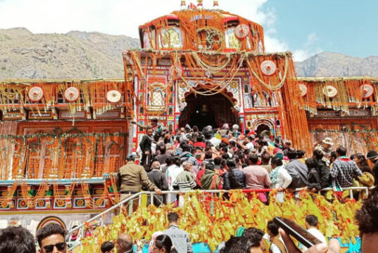 Uttarakhand: प्रदेश में पर्यटकों की संख्या ने बनाया नया रिकॉर्ड, पहली बार सालाना आंकड़ा छह करोड़ पार