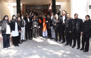 Nainital News: राजस्व न्यायालयों में अनियमितता से भड़के अधिवक्ताओं का प्रदर्शन