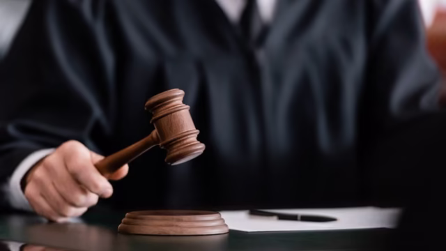 judge-court-hathaugdha_09f2735a904ec83234d35279b0bed172 (1)