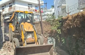 ऋषिकेश के चंद्रेश्वर नगर में अवैध निर्माण पर चला निगम का बुलडोजर, जाम से मिलेगी मुक्ति