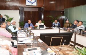Uttarakhand: कुंभ के कार्यों की डेडलाइन तय, मुख्यमंत्री धामी ने की मेले की तैयारियों को लेकर समीक्षा बैठक