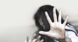 Uttarakhand: दरिंदा बाप, दुष्कर्म की कोशिश, शादी के बाद पति के मोबाइल पर करता है कॉल