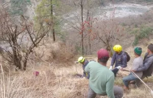 रुद्रप्रयाग में घास काटते समय पहाड़ी से गिरकर हुई महिला की मौत, एसडीआरएफ की टीम ने दुर्गम पहाड़ी क्षेत्र में पहुंचकर शव किया बरामद