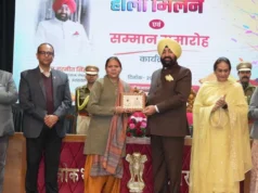 Uttarakhand: लोक भवन में होली मिलन समारोह, राज्यपाल ने उत्कृष्ट कार्मिकों को किया सम्मानित