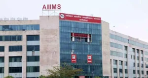 Rishikesh: रेलिंग लगाने के दौरान हुआ धमाका, हाईटेंशन लाइन के करंट से झुलसा मजदूर, एम्स में किया गया भर्ती