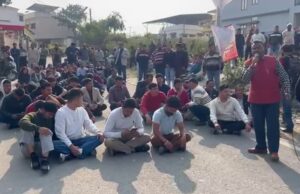 Haldwani News: डायरेक्टर से मारपीट पर गुस्साए शिक्षक, बोर्ड परीक्षा में काम ना करने की चेतावनी, विरोध में किया प्रदर्शन