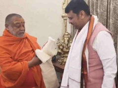 Haridwar: महाराष्ट्र के मुख्यमंत्री देवेंद्र फडणवीस पहुंचे हरिद्वार, जगतगुरु से भेंट कर लिया आशीर्वाद