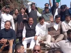 Dehradun: कानून व्यवस्था पर उठाए सवाल, बढ़ते अपराध के मामलों को लेकर कांग्रेसियों का पुलिस मुख्यालय में हंगामा